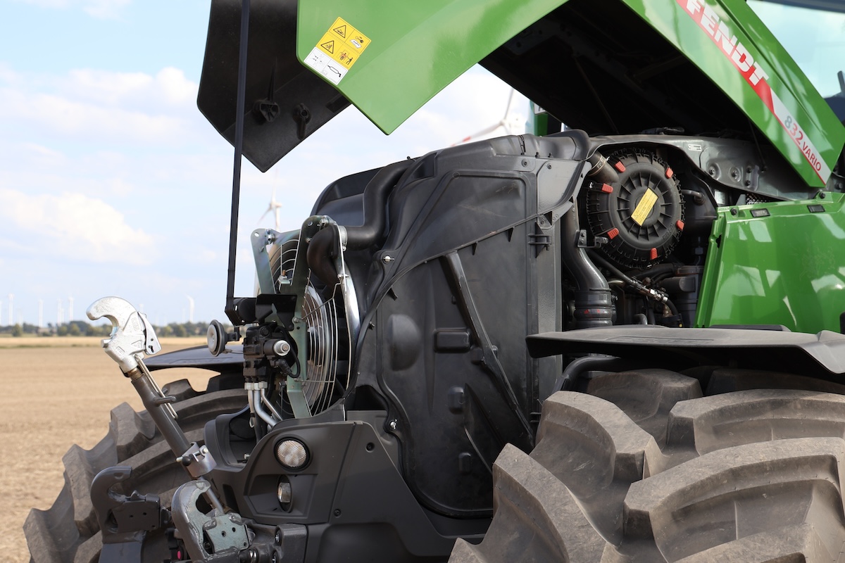Dettaglio del nuovo Fendt 832 Vario Gen5 con motore Core80, radiatore, ventola reversibile e sistema autopulente del filtro aria